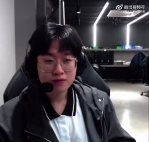 Zeus回复弹幕快去帮我们把老公抓回来吧：到贤哥确实是老公没错 这个真拦不住啊