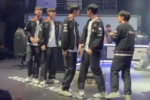 此前未拿过的奖杯！KeSPA官方分享T1队员捧杯时刻