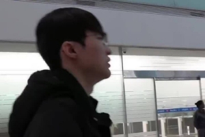 Faker灵魂提问peyz：这么年轻要考虑健康？在中国长胖了很多吗？