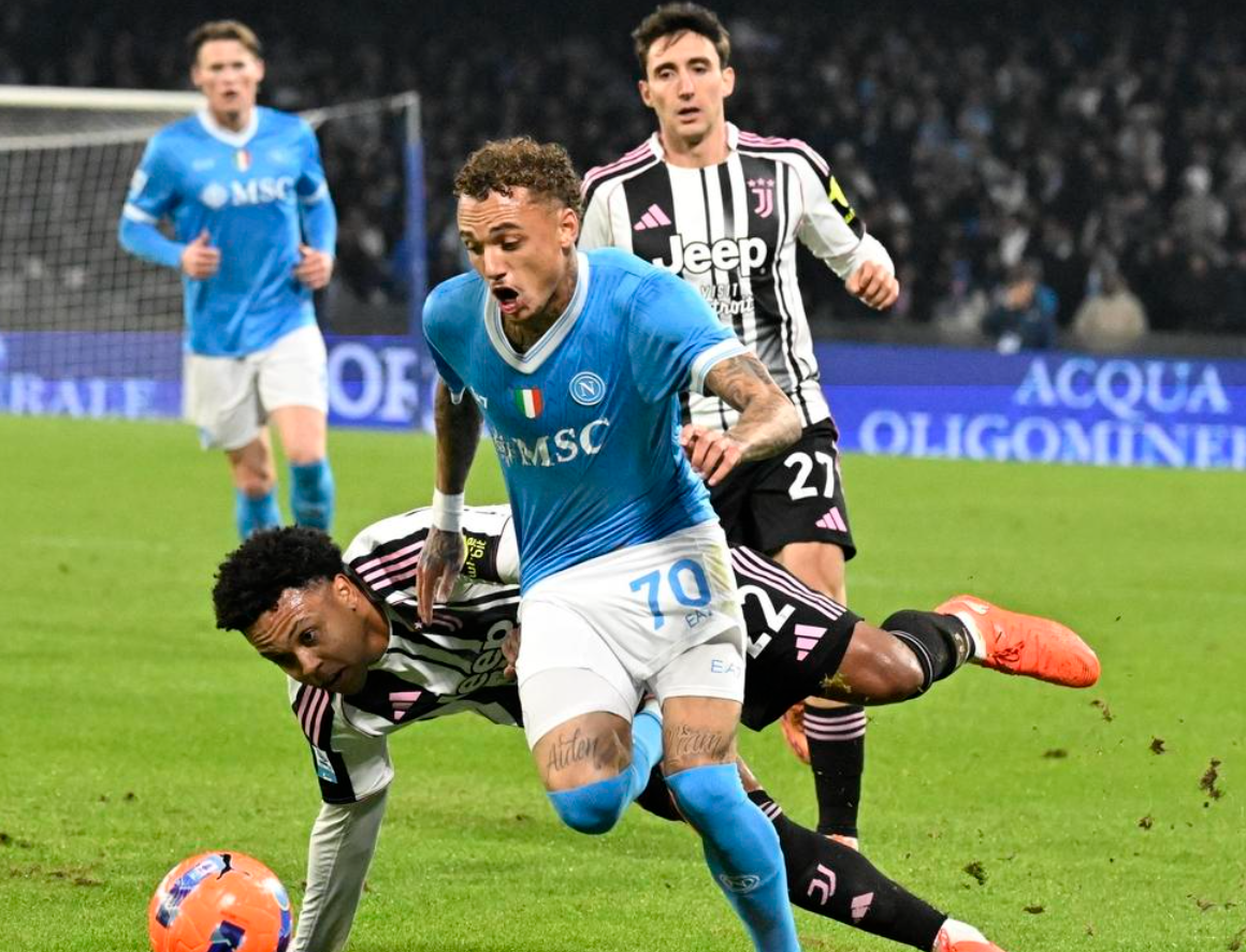 意甲榜首易主，孔蒂神了：掀翻尤文，率队