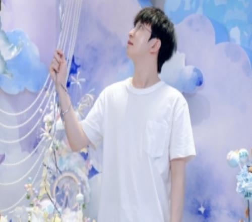 Elk更新动态祝福：大家中秋节快乐幸福安康团团圆圆