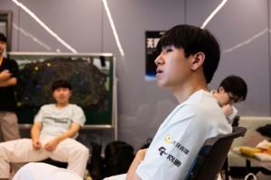 T1超话热议对阵iG：IG连前三队都各种被虐你觉得T1比BLGALTES差吗