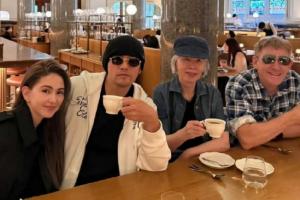 周杰伦发文庆祝与昆凌结婚11周年：合影还有周妈昆爸