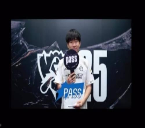 如果能BAN掉一个人KanaviMeikoJKLTheShy全部选择Faker！