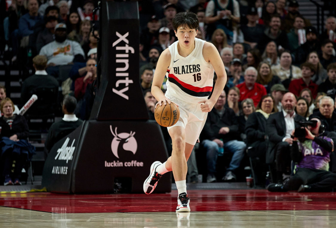 队记们：杨瀚森好的地方有时强硬！但他吃不了太多上场时间！