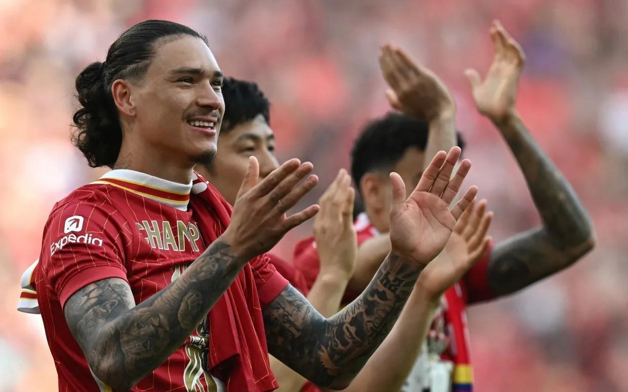 努涅斯晒图回顾2025年，麦卡评论：兄弟