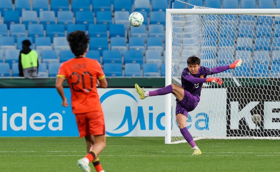 致敬！李昊带病出战助U23国足晋级发烧仍零封泰国+3场献16次神扑