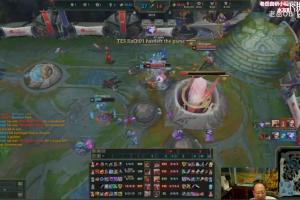 被DK野辅走下打成022！JiaQi+fengyu寒冰烈娜塔被DK野辅EZ洛打爆！