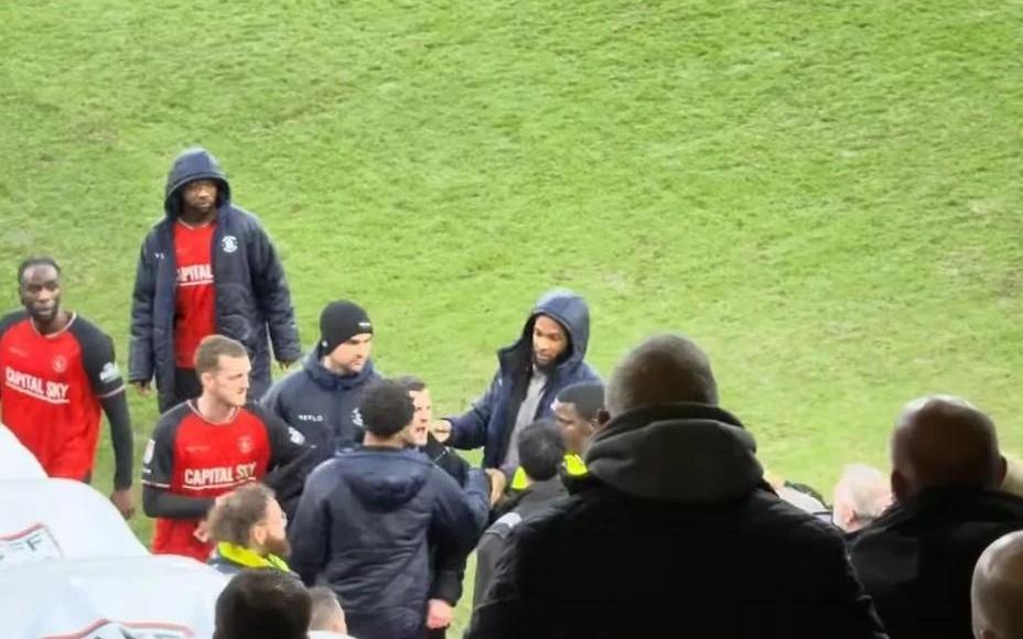 场面失控，卢顿被绝平后主帅威尔希尔