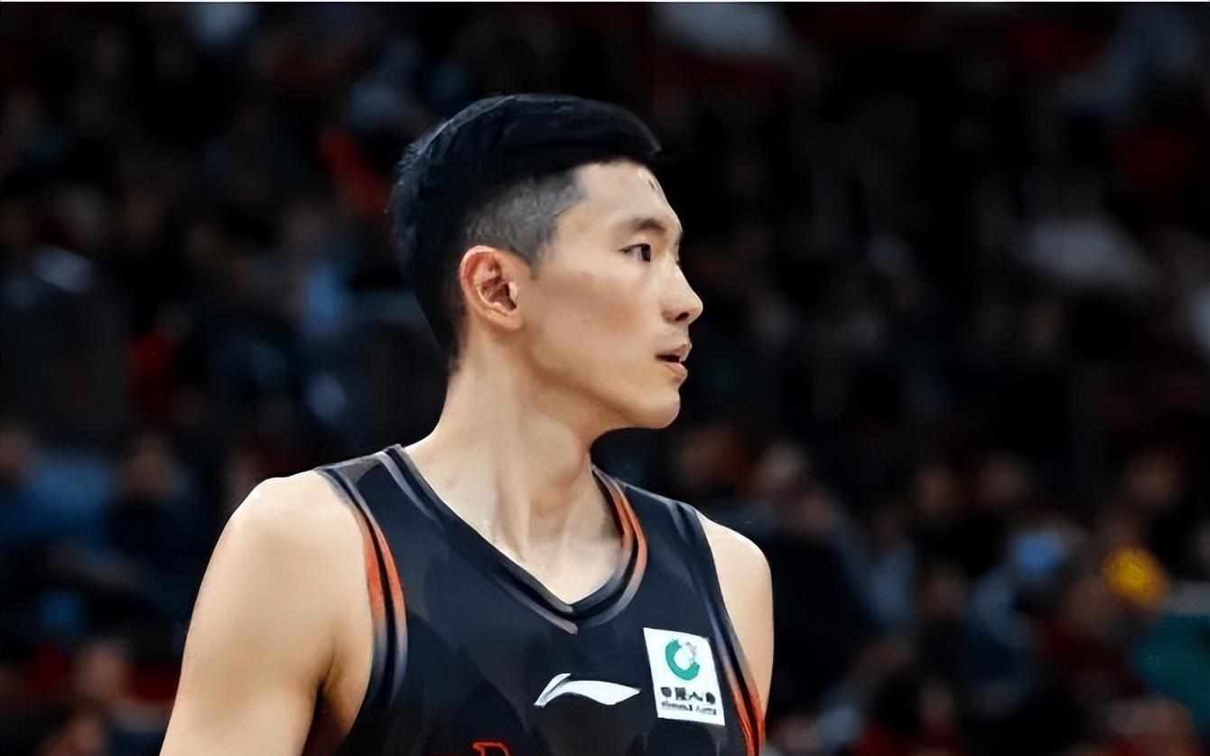 高诗岩不上，山东男篮攻防两端都流畅多了，球迷：邱彪想明白了吧