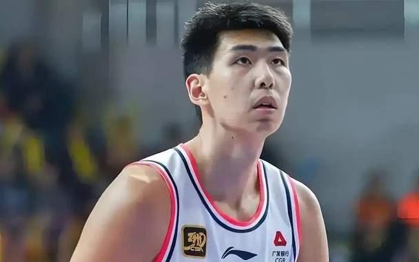 离开杜锋就爆发，2米26小伙够厉害，庆祝动作过分，恐遭篮协重罚