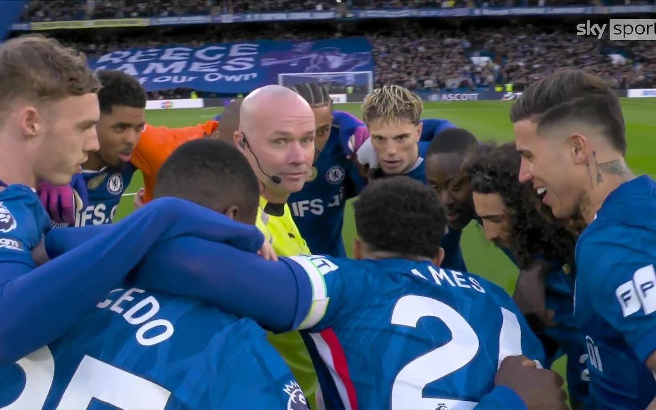 电讯报：在球员中圈围住裁判前，切尔西