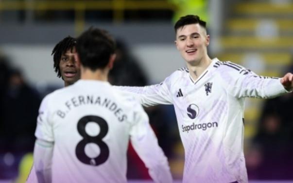 英超爆冷夜BIG6集体翻车！曼联曼城遭