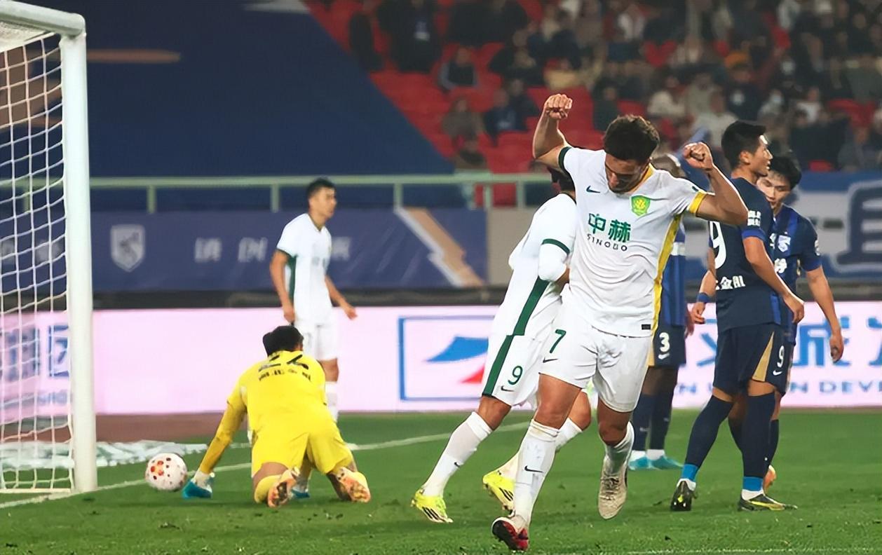 好消息！2中场大将4月驰援国安，球队有