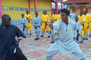 少林弟子！网红甲亢哥在非洲赞比亚表演中国功夫