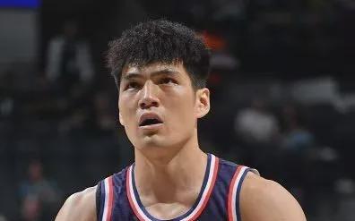 面对马刺，陈国豪半场14分！文班亚马也