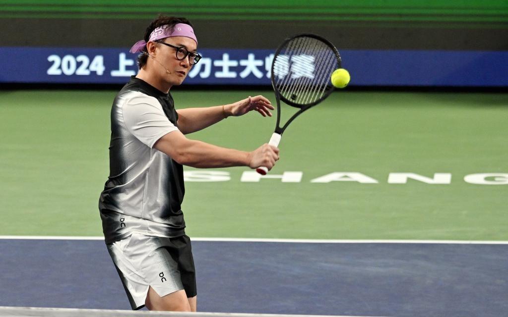 周杰伦登上澳网赛场，为何网球项目成了文艺明星圈“顶流”