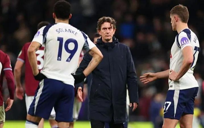 记者：弗兰克在威尔逊绝杀后为其鼓掌