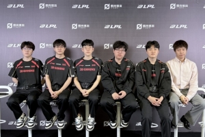 JDG赛后群访 教练：队伍对线要处理好 打团方面还有些问题要处理