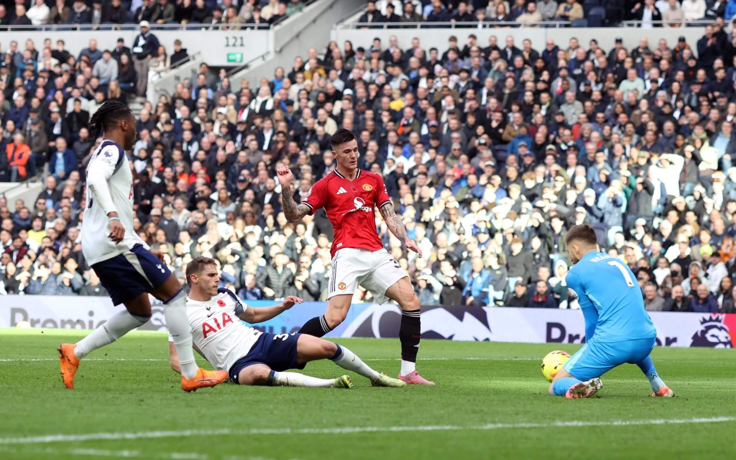 TA：谢什科受伤引发曼联锋线进行调整