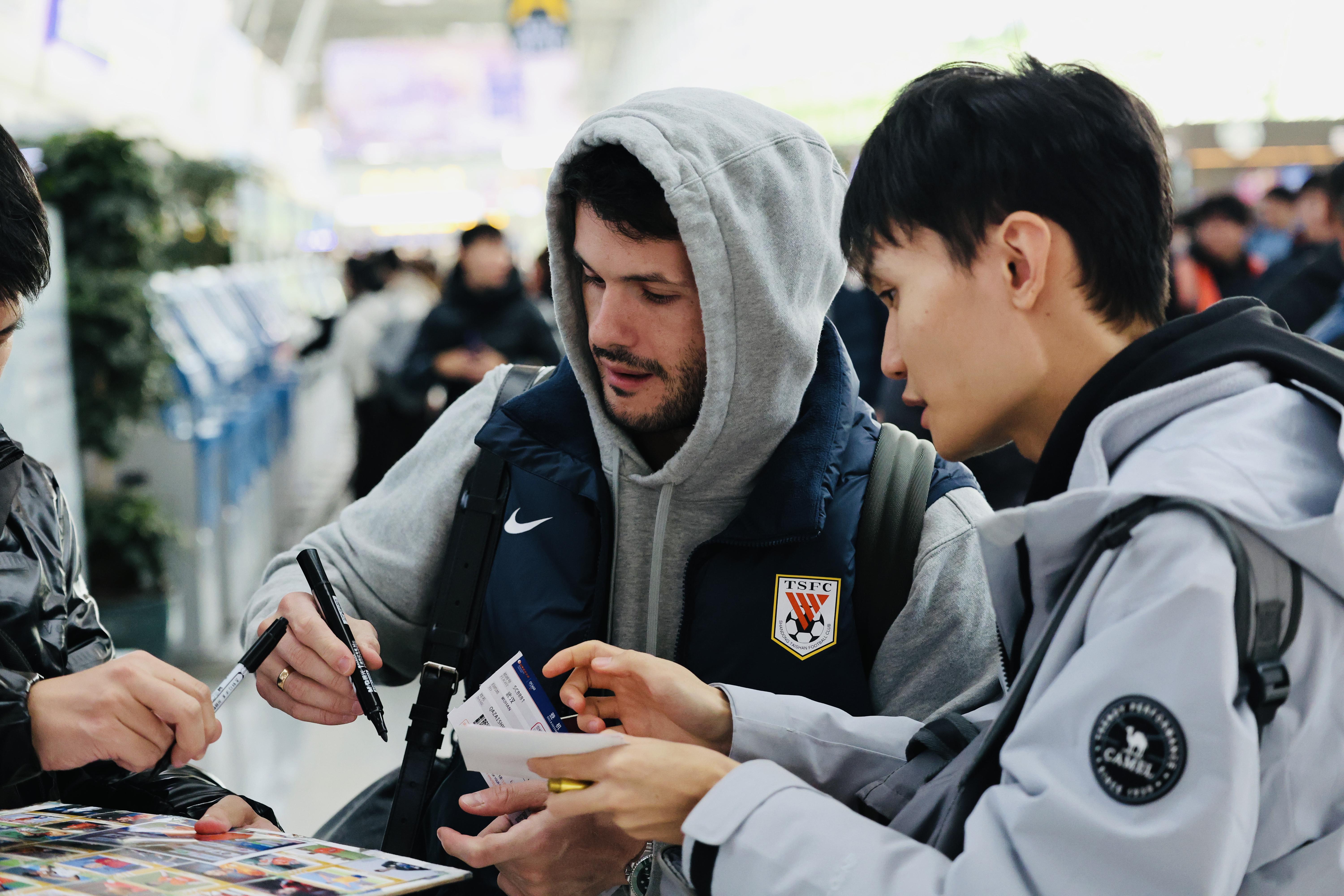 泰山队抵达武汉，收官战阵容有新看点