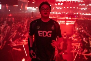 大明星来咯！晋级全球冠军赛后Zmjjkk更博：我说巴黎 你说（ ）