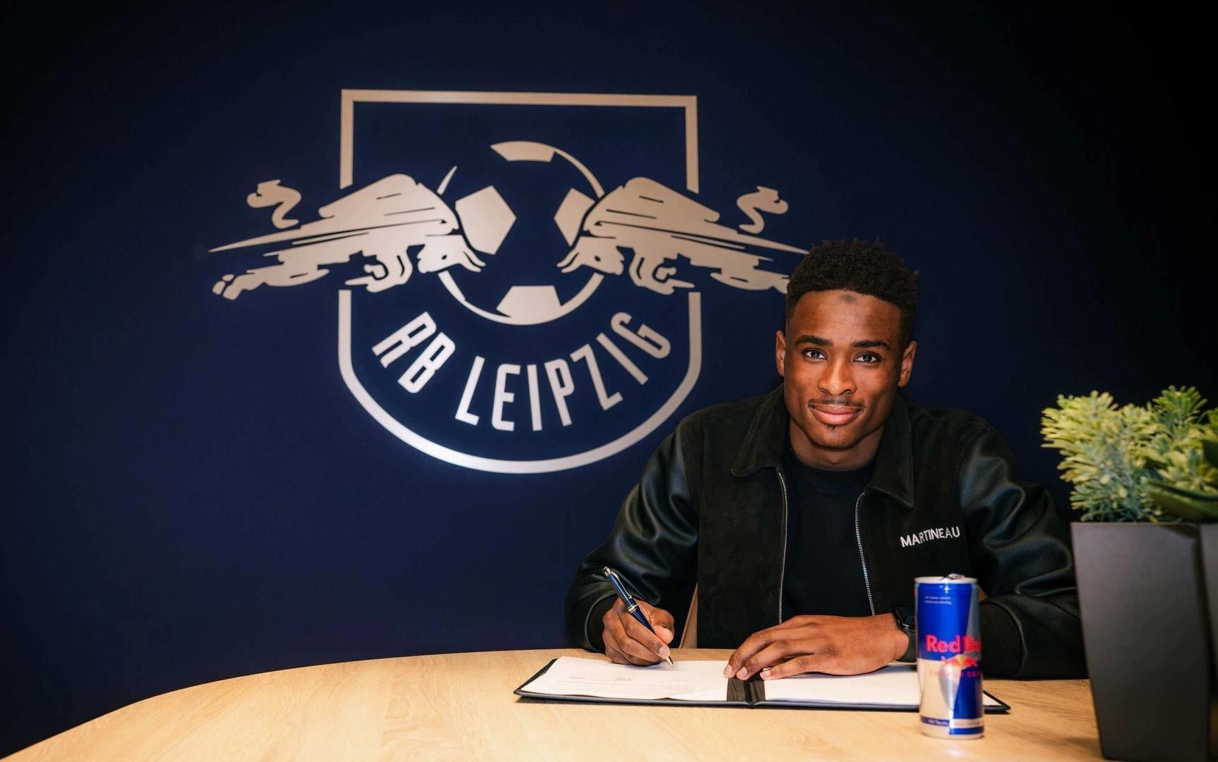 官方：莱比锡签下兰斯后卫科内后将其