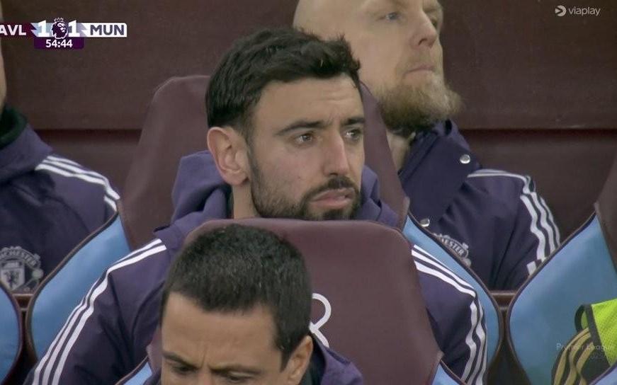 B费客战维拉半场过后被替换下场，曼联生涯第三次半场被换下