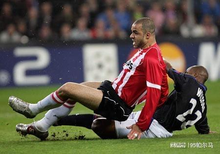 后卫线上的重炮手，豪门专业户，24岁登