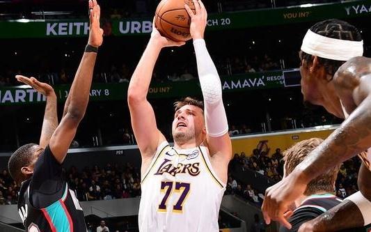 东契奇36+9詹姆斯26+10湖人主场送灰熊4连败