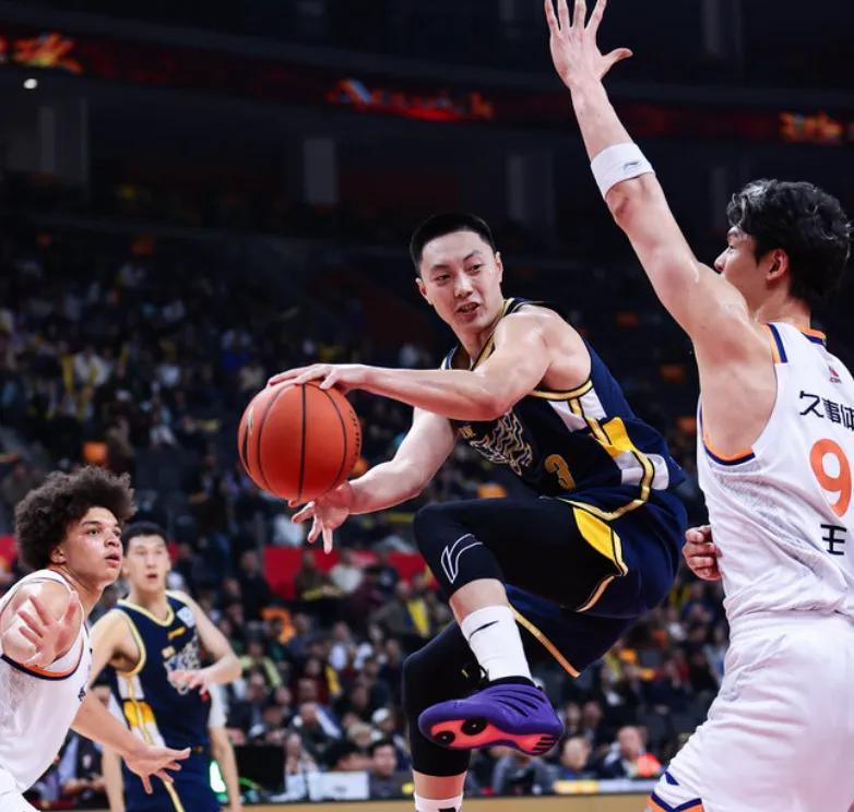 愧对600万！3分9中1+空篮不中，不如新人，球迷：请给家政打替补