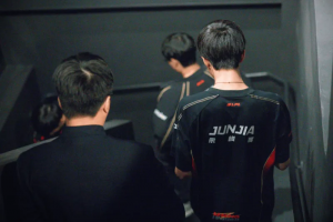 教练比你们走到早一点！LOL官推发文：JDG在2026先锋赛的最后时刻
