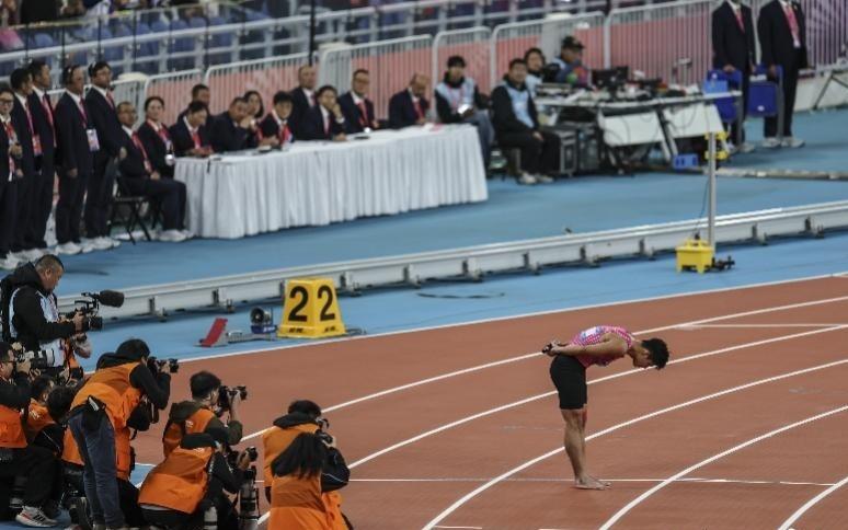 苏炳添：时间过得太快了，希望大家坚持梦想，珍惜青春年华