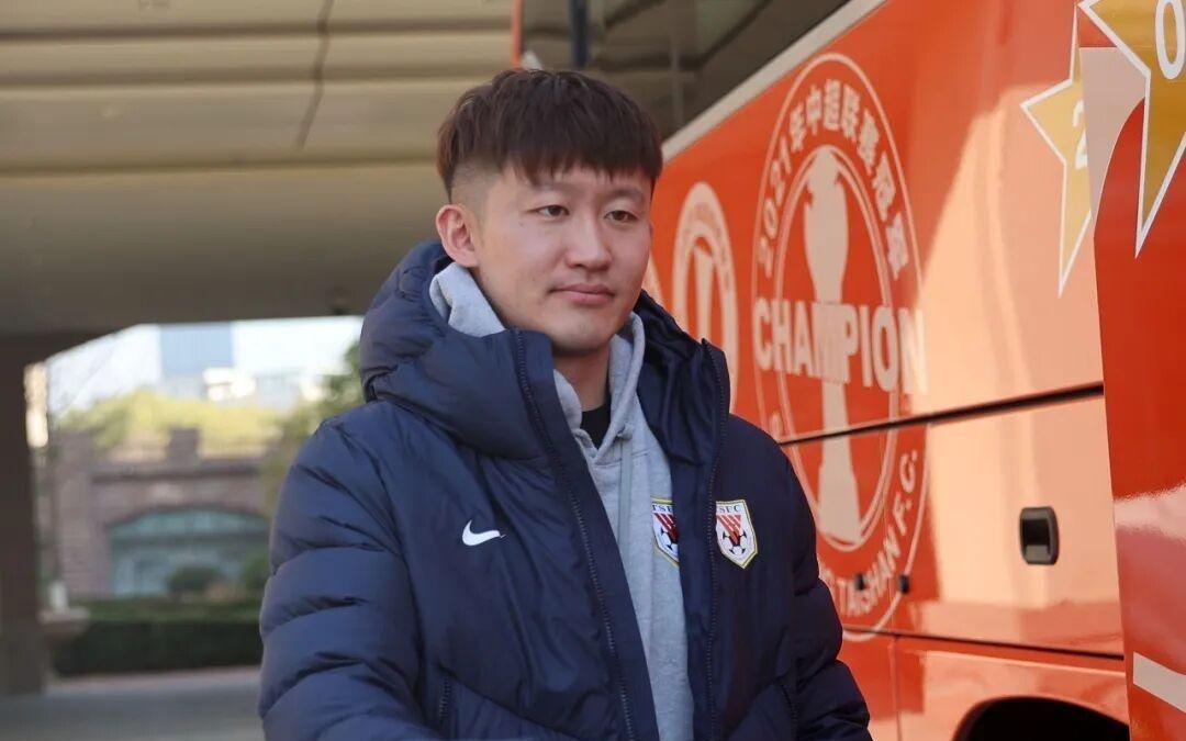 山东泰山队启程赴武汉客场