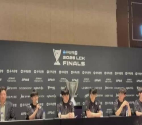 Chovy:没碰过的iG很想和他们碰一碰Duro:想遇到的队伍是AL和iG