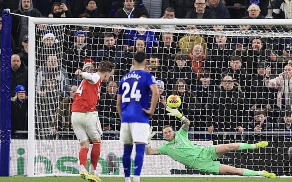 皮克福德：我们在进攻端不够高效，拉亚