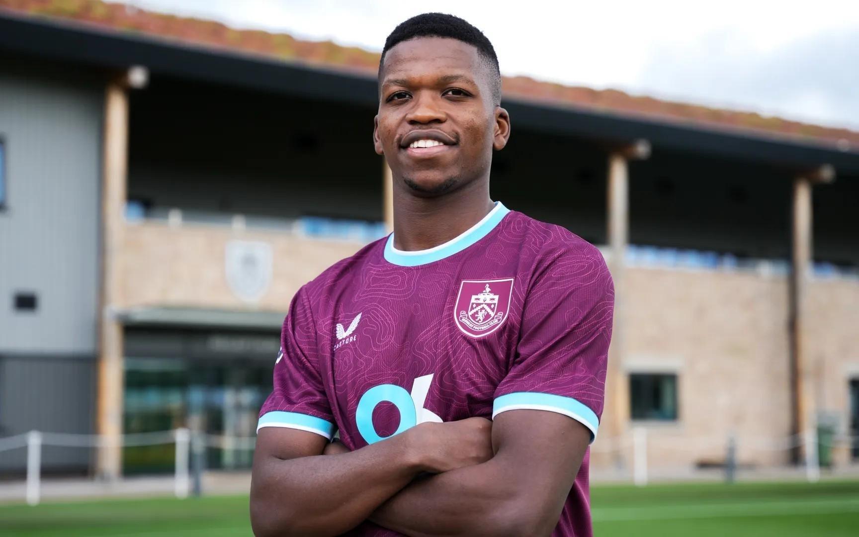 伯恩利中场弗洛伦蒂诺否认被安哥拉