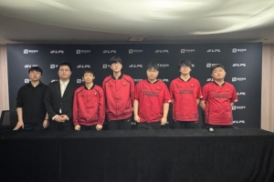 FPX赛后群访 Jiejie：感谢大家的支持 希望明年大家会变更好