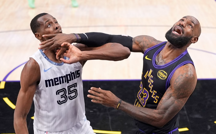 3连败！湖人拒绝15分大逆转，詹姆斯一战连创3大神迹，东契奇34+8