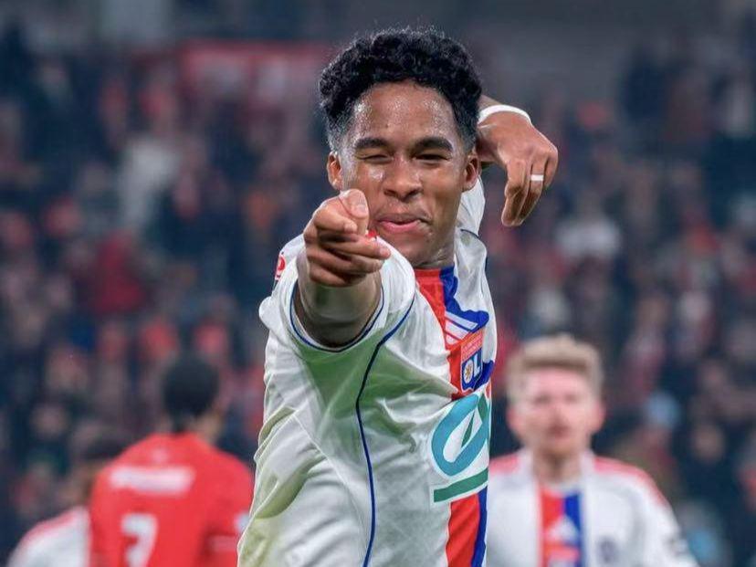 从皇马弃儿到里昂新王！他配得上顶替