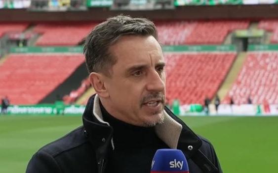 内维尔：凯帕的糟糕处理导致了丢球，这