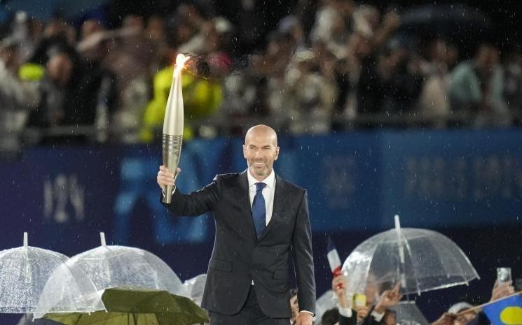 提前布局，世体：齐达内想带执教皇马时