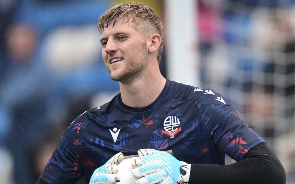 跟队：切尔西将召回外租门将沙曼洛，考