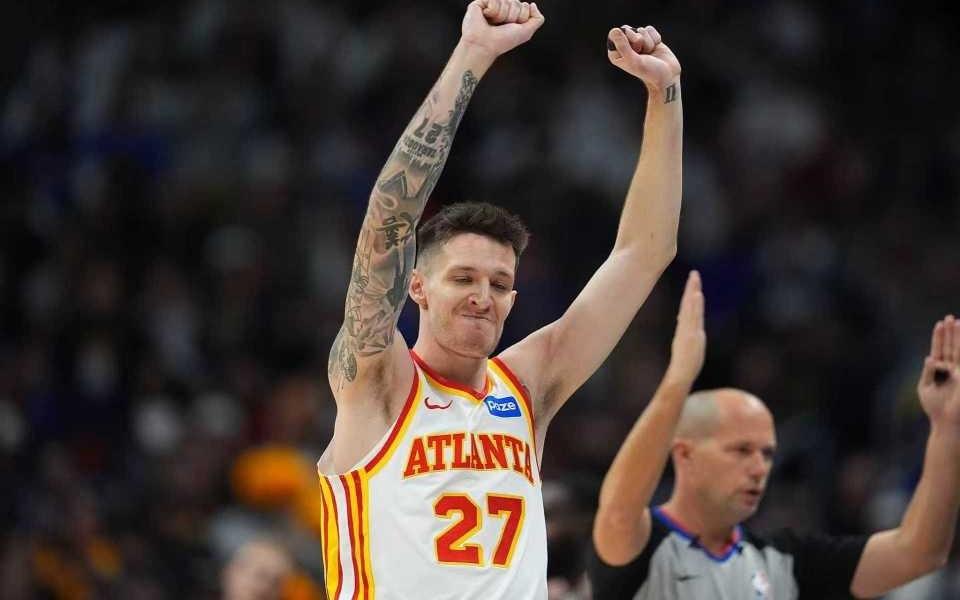 约基奇缺席！掘金末节狂输24分负老鹰杰伦29+9奇兵首次三双