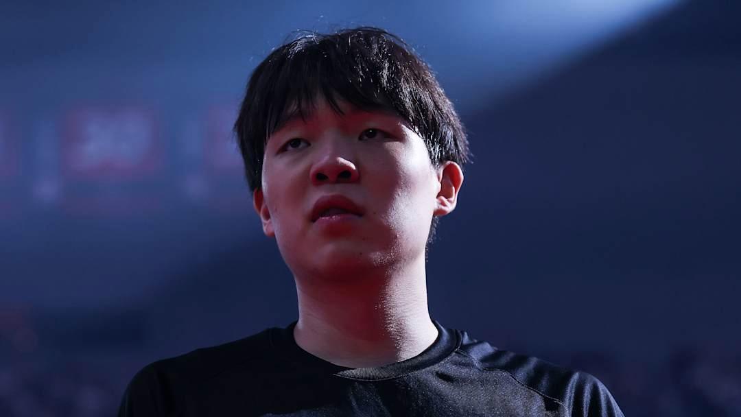 杨瀚森被看衰!与他互换的灰熊11号秀爆砍27+6,他却仍在适应NBA