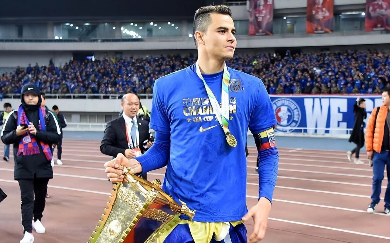 好险！中超传奇球星自曝参与斗殴：拔枪威胁队友，被一拳打破耳朵