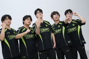 NIP发布LPL定妆照花絮：不止凹造型，还有26忍出差路上诸多趣事~