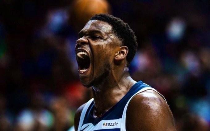 里程碑，爱德华兹成为NBA首位在25岁前投中1200记三分的球员