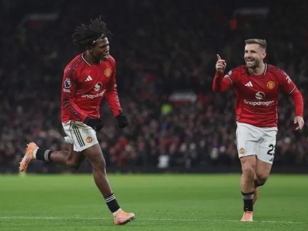 曼联VS利兹联：9大主力缺战，罗伊基恩：多古狂奔能累垮对手！