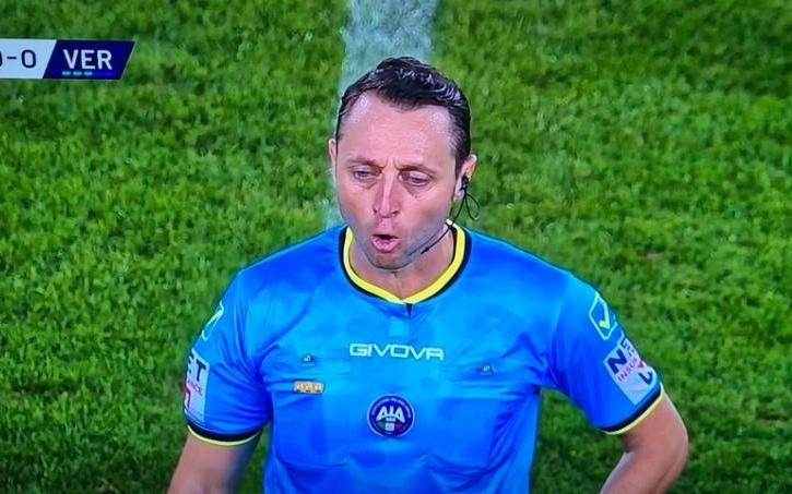 球衣颜色相近当值主裁把维罗纳与乌